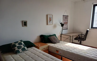 Quarto barato em {area}