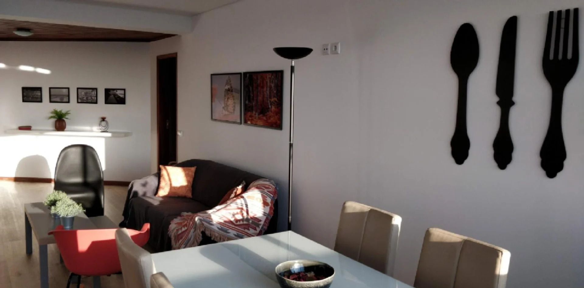 Quarto de estudante confortável e espaçoso em 