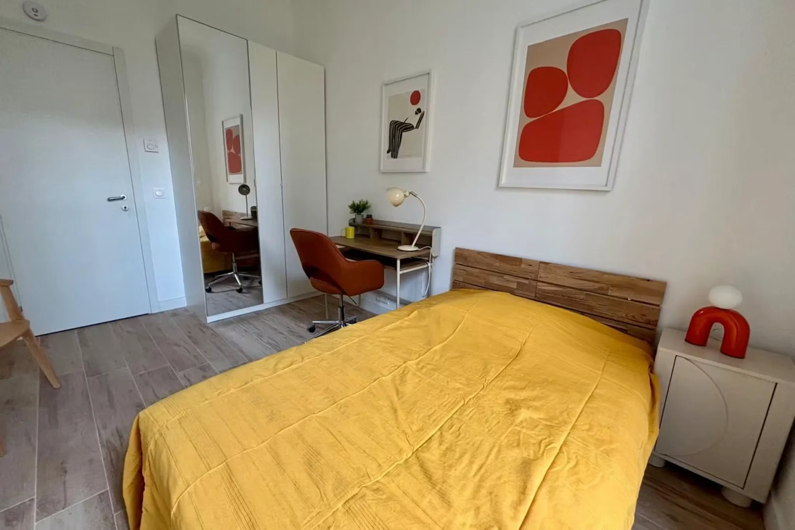 Quarto de estudante económico perto do campus em 