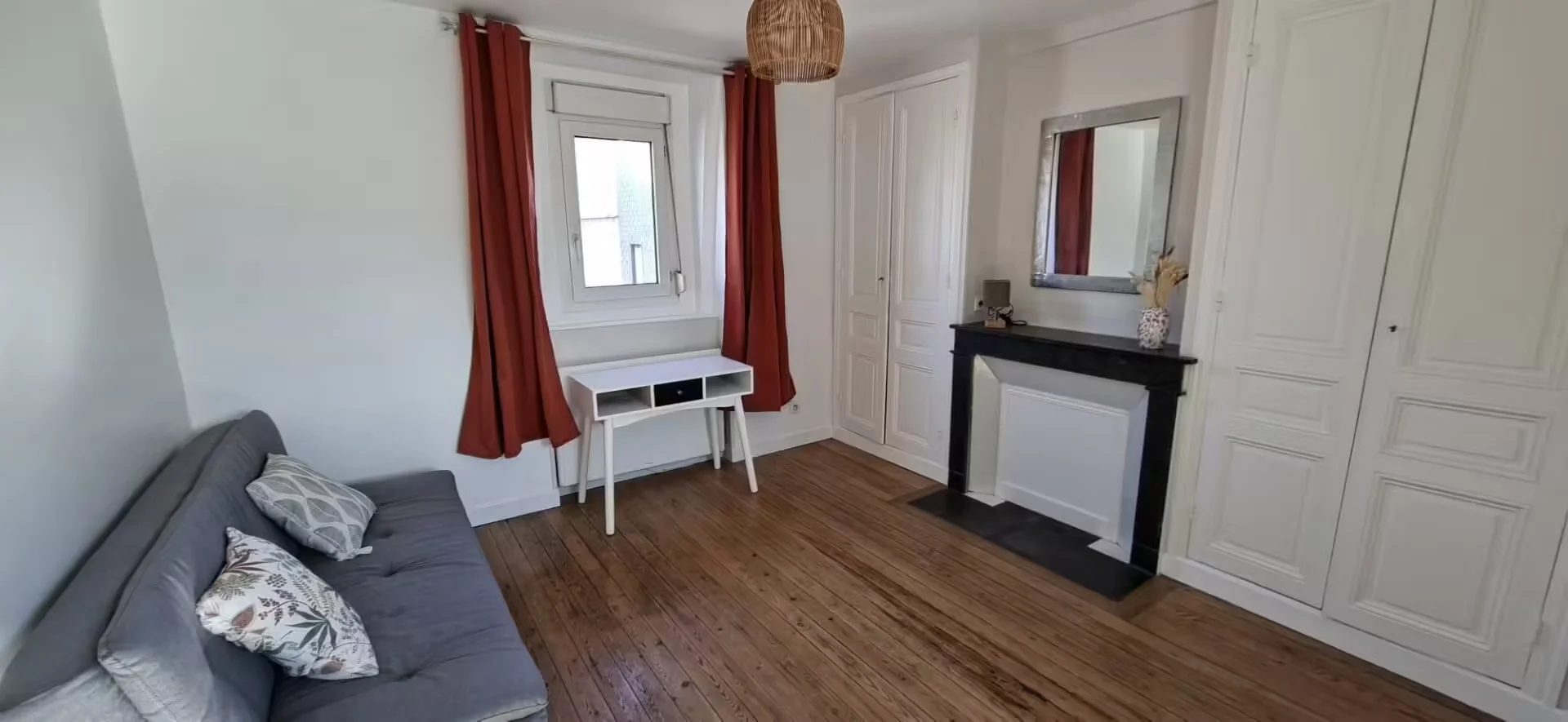 Habitación acogedora para estudiantes disponible en 