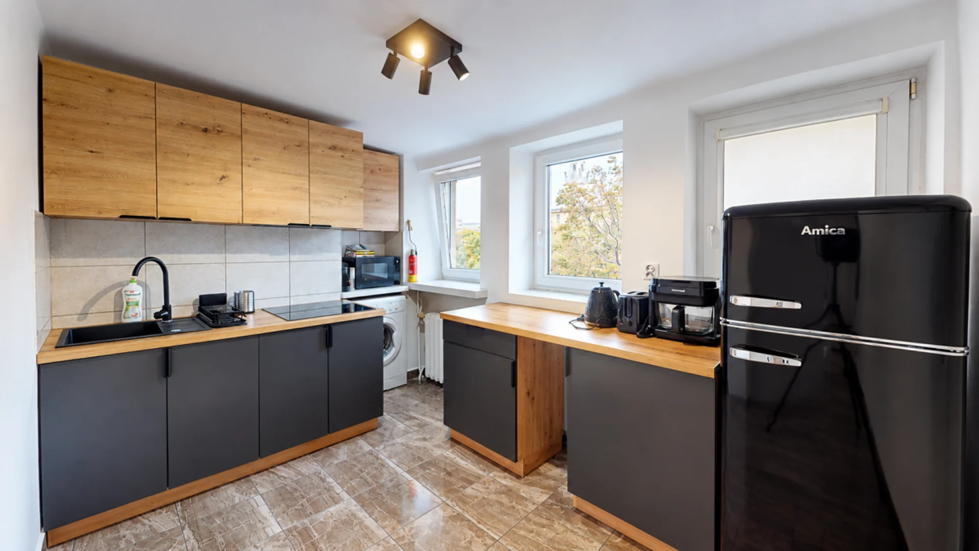 Chambre d'étudiant à avec espace d'étude et installations communes