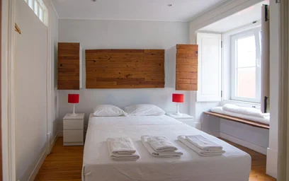 Entire apartment at Rua Afonso de Albuquerque, image 23 of 32