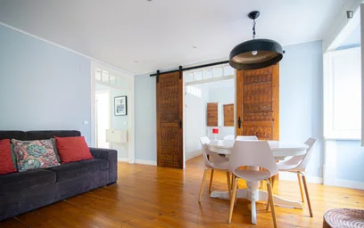Entire apartment at Rua Afonso de Albuquerque, image 4 of 32