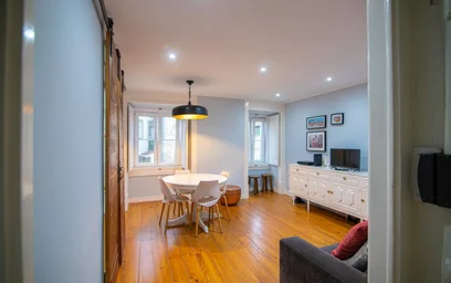 Entire apartment at Rua Afonso de Albuquerque, image 10 of 32