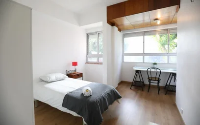 Private room at Avenida Engenheiro Arantes e Oliveira, image 1 of 39