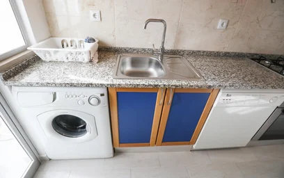 Private room at Avenida Engenheiro Arantes e Oliveira, image 17 of 39
