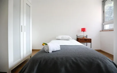 Private room at Avenida Engenheiro Arantes e Oliveira, image 3 of 39