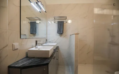 Private room at Avenida Engenheiro Arantes e Oliveira, image 23 of 39