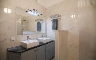 Private room at Avenida Engenheiro Arantes e Oliveira, image 26 of 39