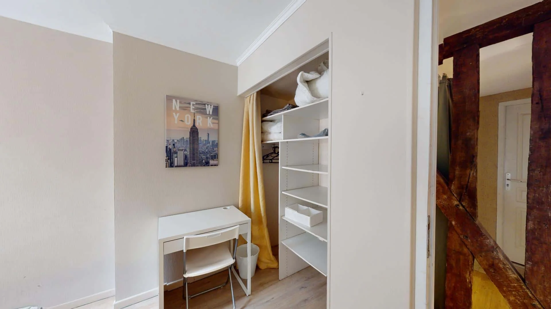 Habitación estudiantil económica cerca del campus en 