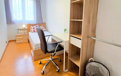 Private room at C. de Esteban Carros, 41, 1ob, Puente de Vallecas, 28053 Madrid, Spagna, image 2 of 14