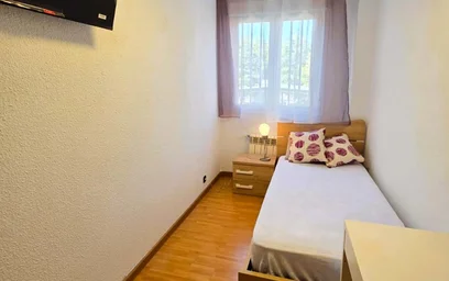 Private room at C. de Esteban Carros, 41, 1ob, Puente de Vallecas, 28053 Madrid, Spagna, image 3 of 14