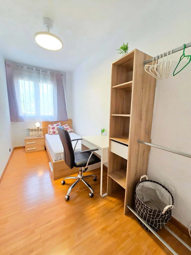 Functional student room perfect for studying in