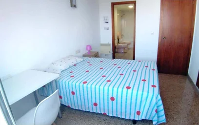 Privatzimmer in der Avinguda del Doctor Waksman, 23, Quatre Carreres, 46006 València, Valencia, Spagna, bild 1 von 10