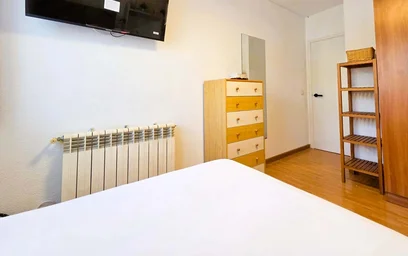 Private room at C. de Esteban Carros, 41, 1ob, Puente de Vallecas, 28053 Madrid, Spagna, image 2 of 15