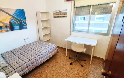 Günstiges Privatzimmer in {area}