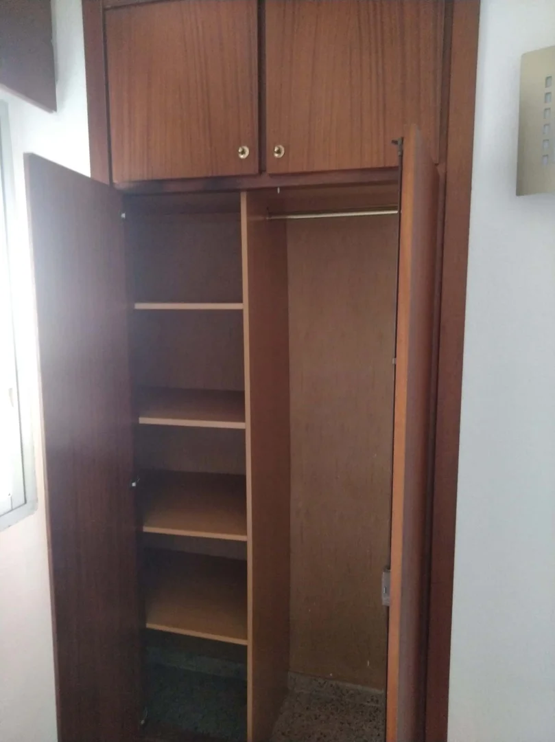 Bezahlbares Zimmer für Studenten mit ausreichender Beleuchtung in 