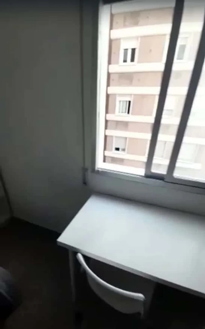 Funktionelles Studentenzimmer perfekt zum Studieren in 
