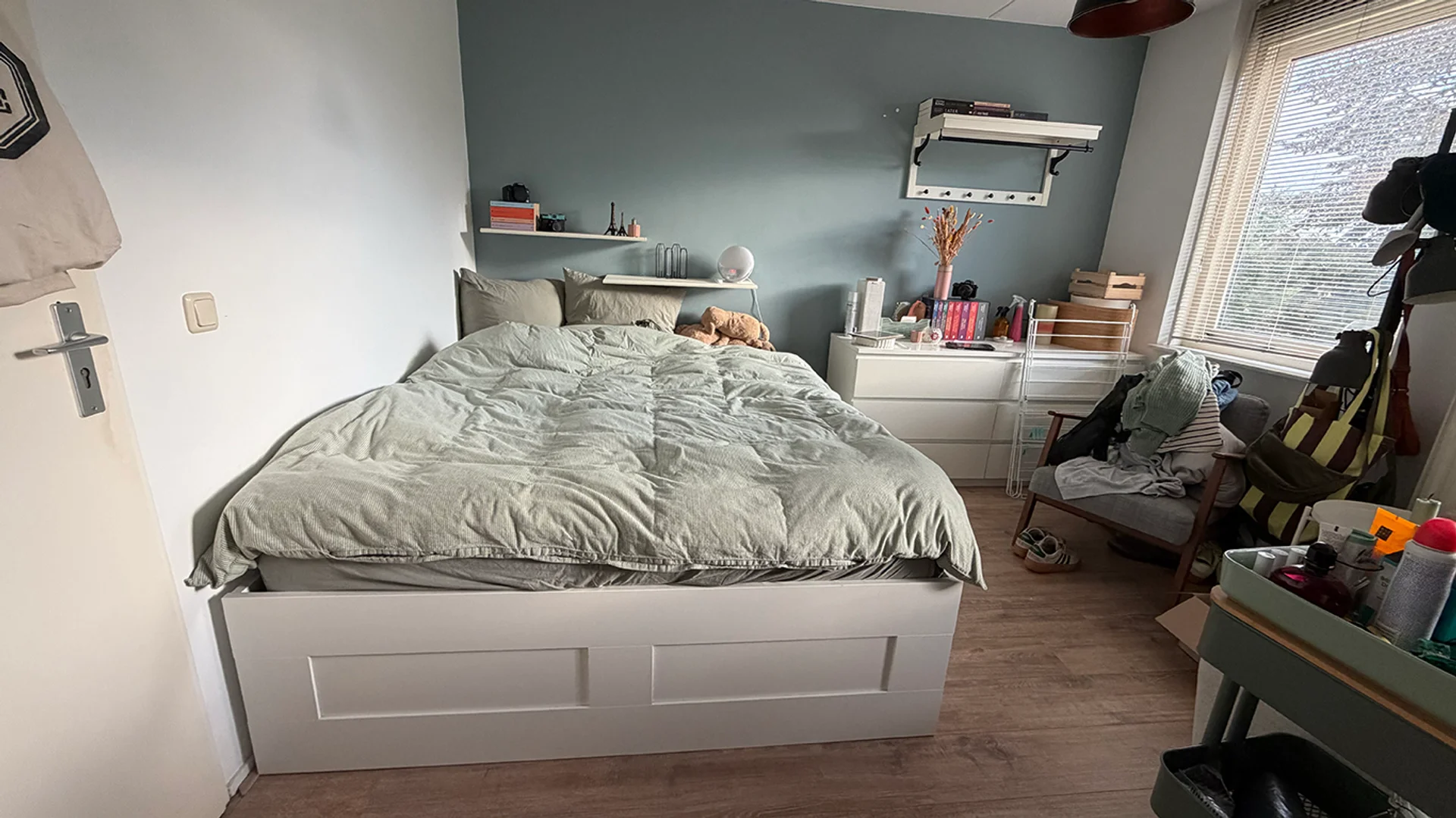 Chic studio apartment near campus in 