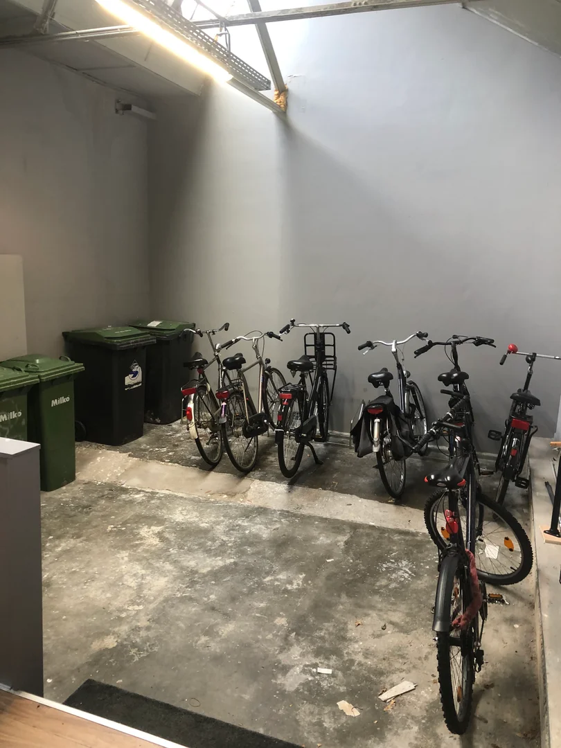 方便学生居住的单间公寓