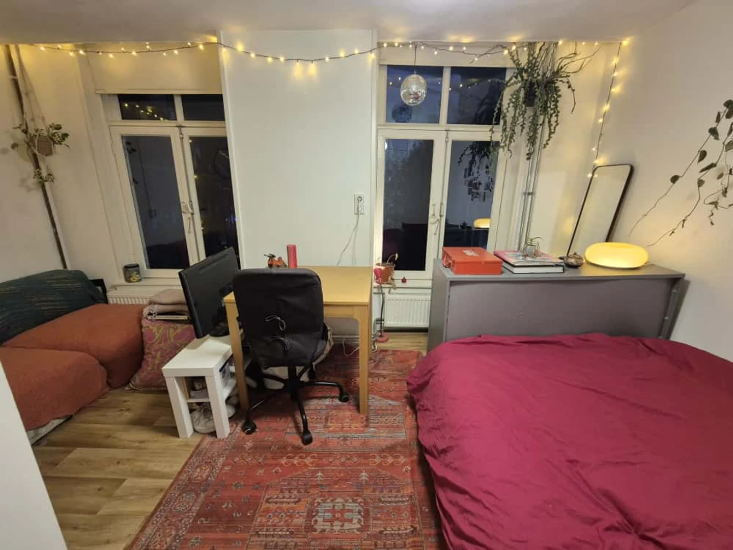 'de öğrenci dairesinde, tamamen mobilyalı kiralık oda
