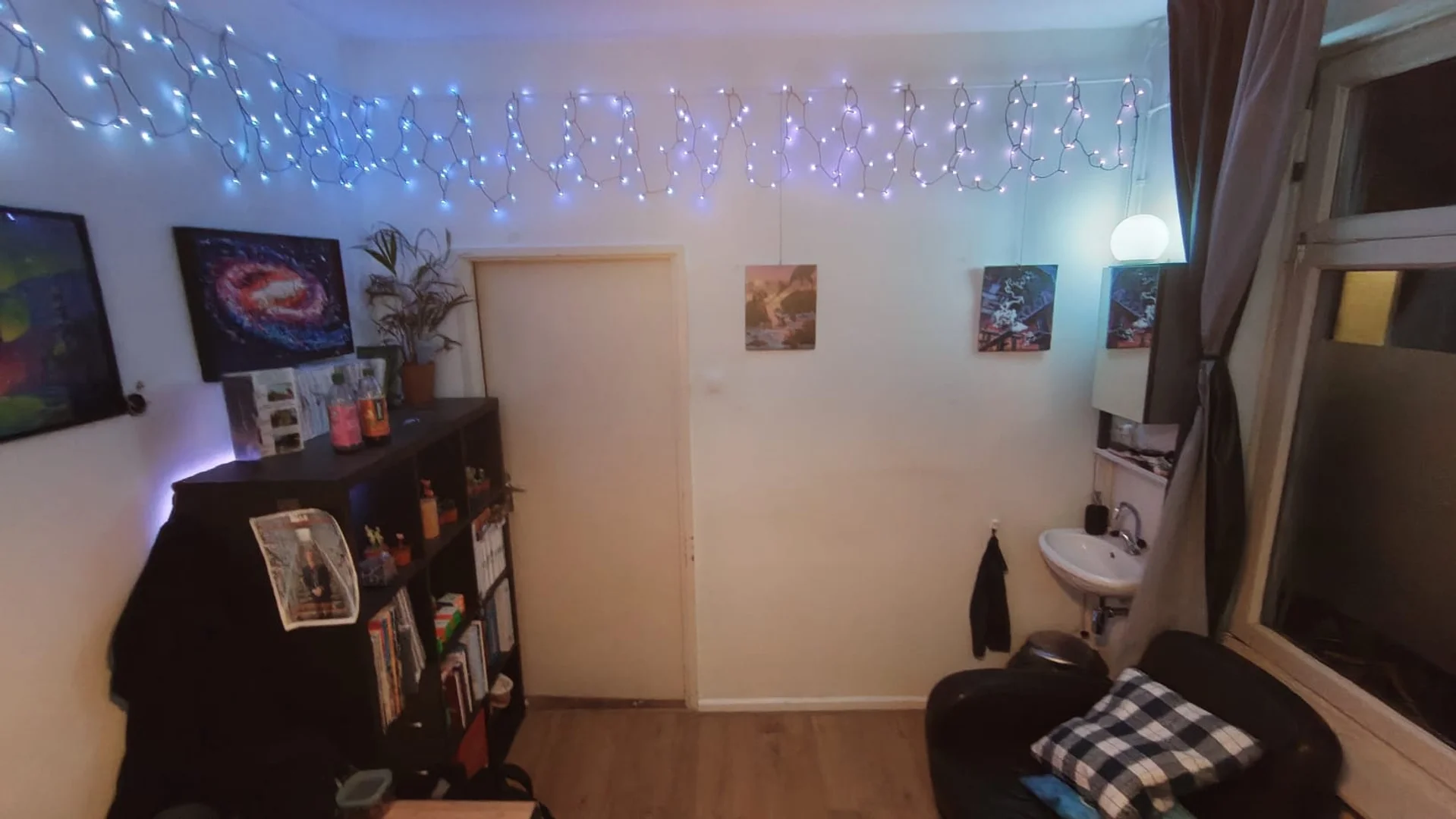 Quarto para alugar em apartamento de estudantes em , totalmente mobilado