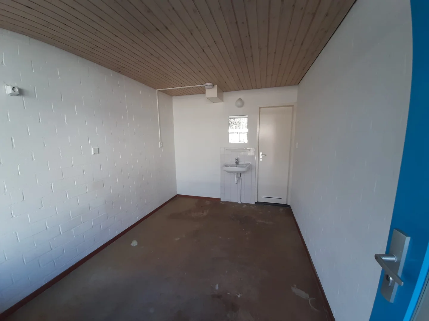 Bright and airy student room with easy university access in 