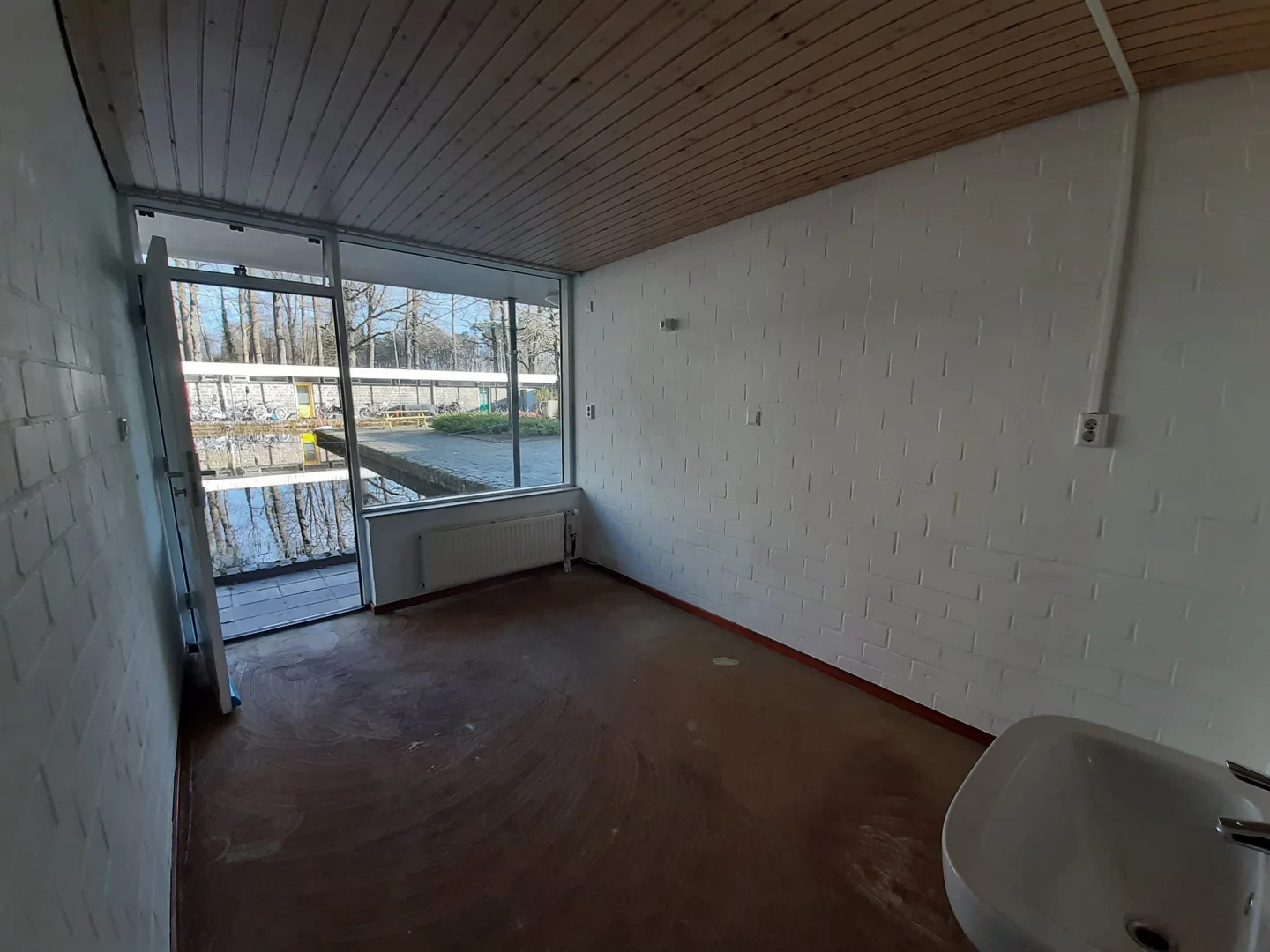 Student-friendly room in  with modern amenities