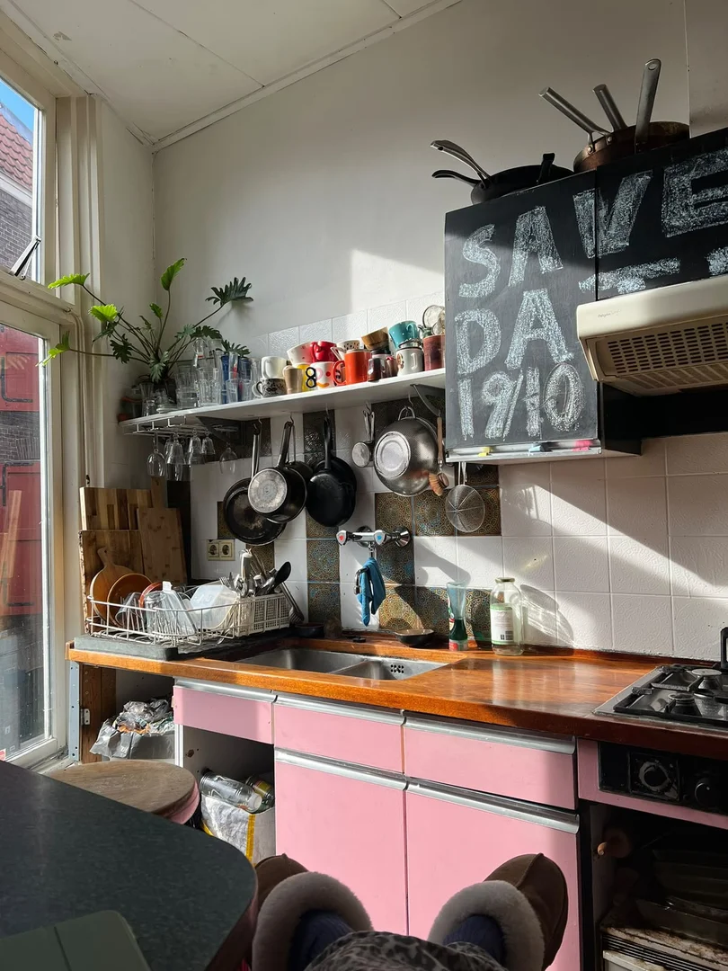 Habitación estudiantil amplia y cómoda en 