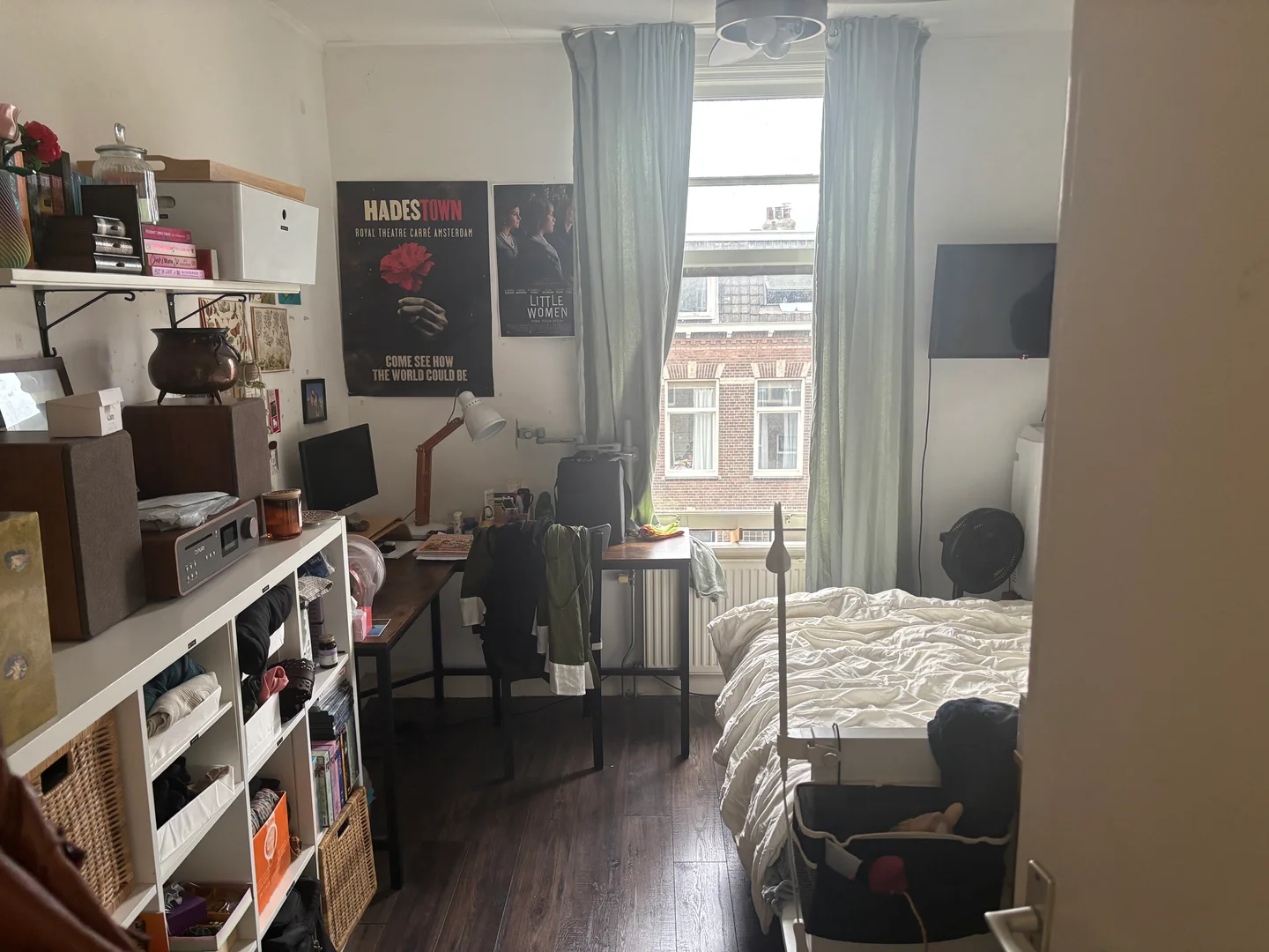 'de modern olanaklara sahip öğrenci dostu oda