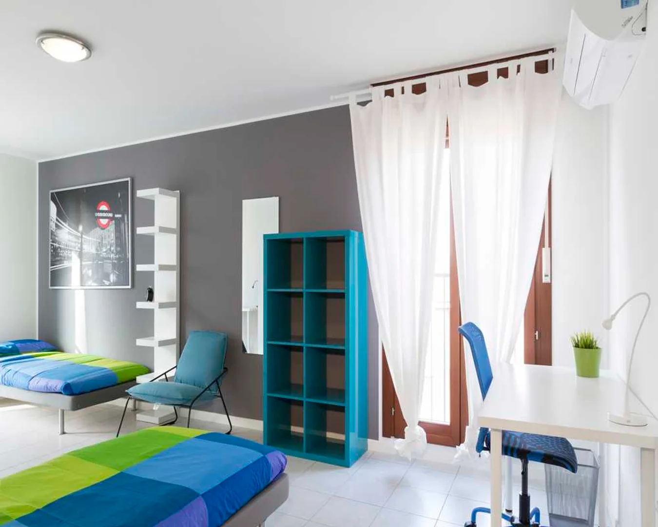 Quarto de estudante económico com localização conveniente em 