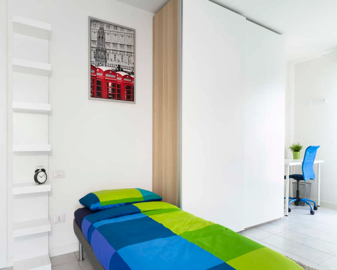 Quarto de estudante económico com localização conveniente em 