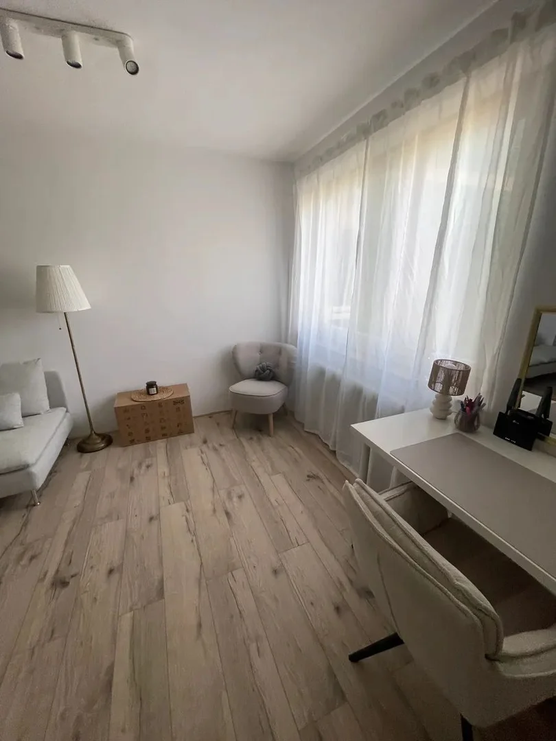 Praktyczna kawalerka w  zaprojektowana z myślą o potrzebach studentów