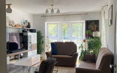 Renting rooms by the month in {area}