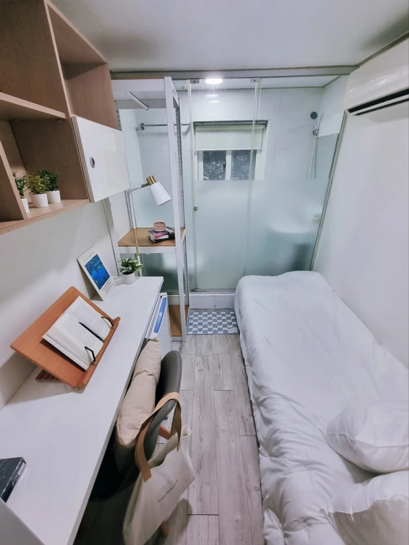 Habitación acogedora para estudiantes disponible en 