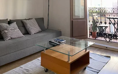 Entire apartment at Calle de la Cava Alta, Centro, image 1 of 10