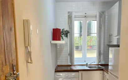 Entire apartment at Calle de la Cava Alta, Centro, image 6 of 10