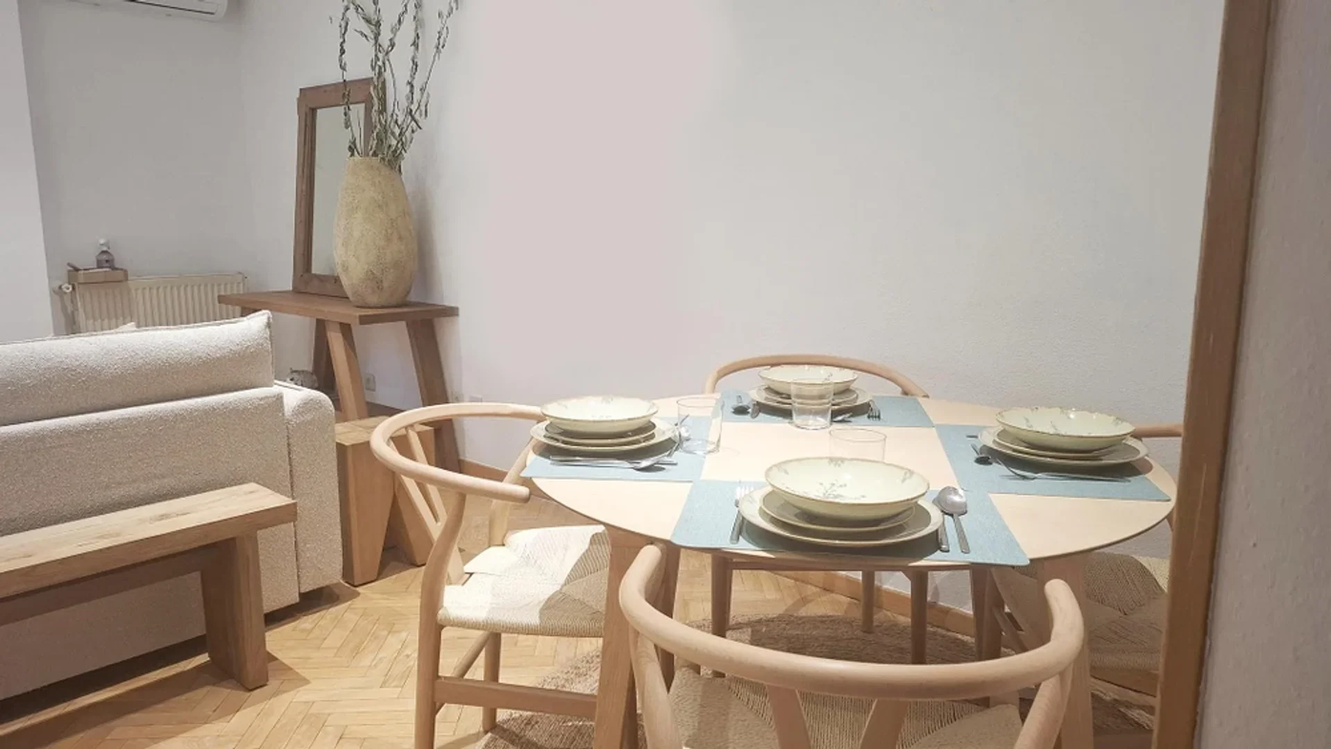 Chambre conviviale pour les étudiants dans avec des équipements modernes