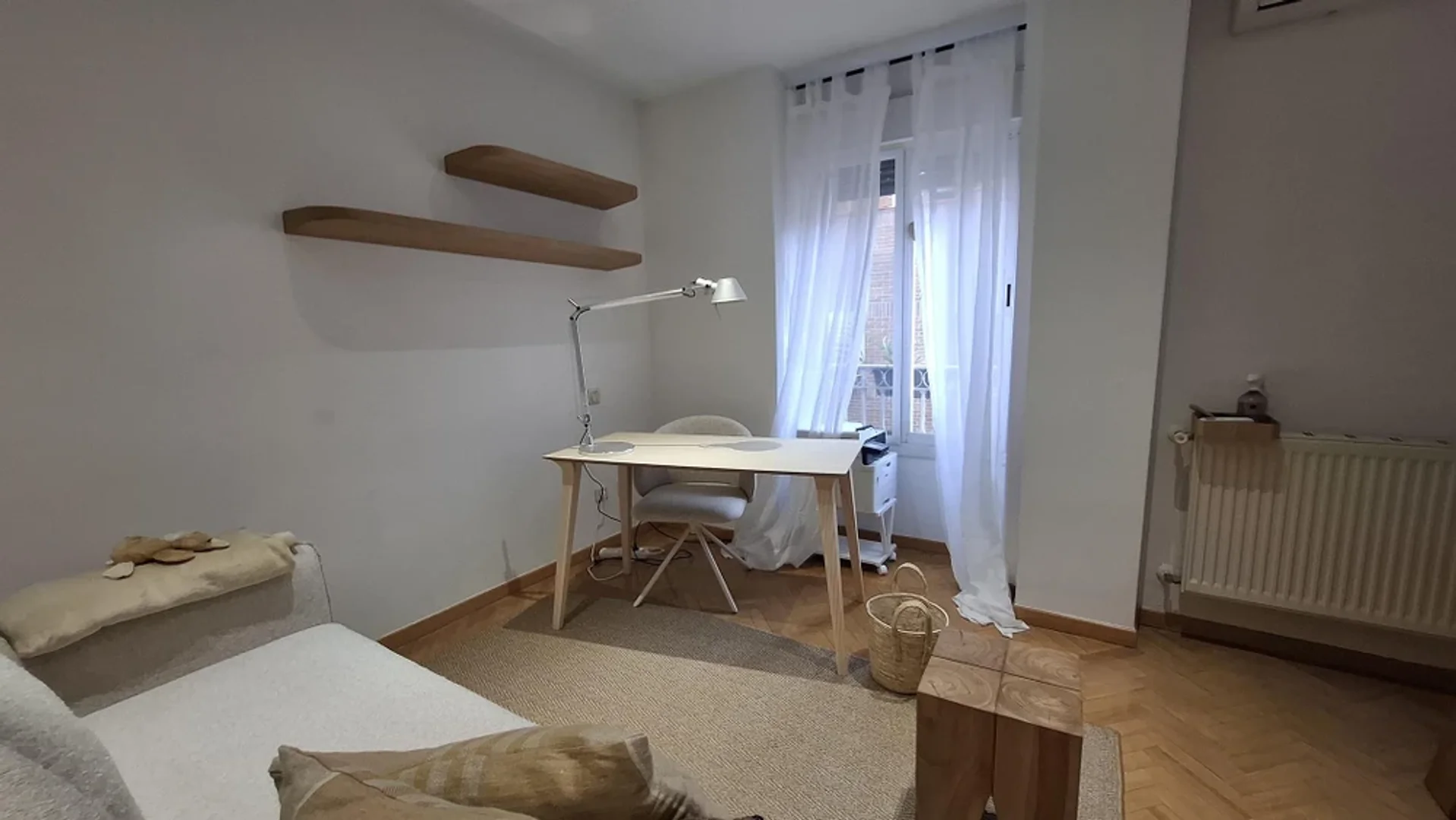 Chambre d'étudiant fonctionnelle parfaite pour étudier dans