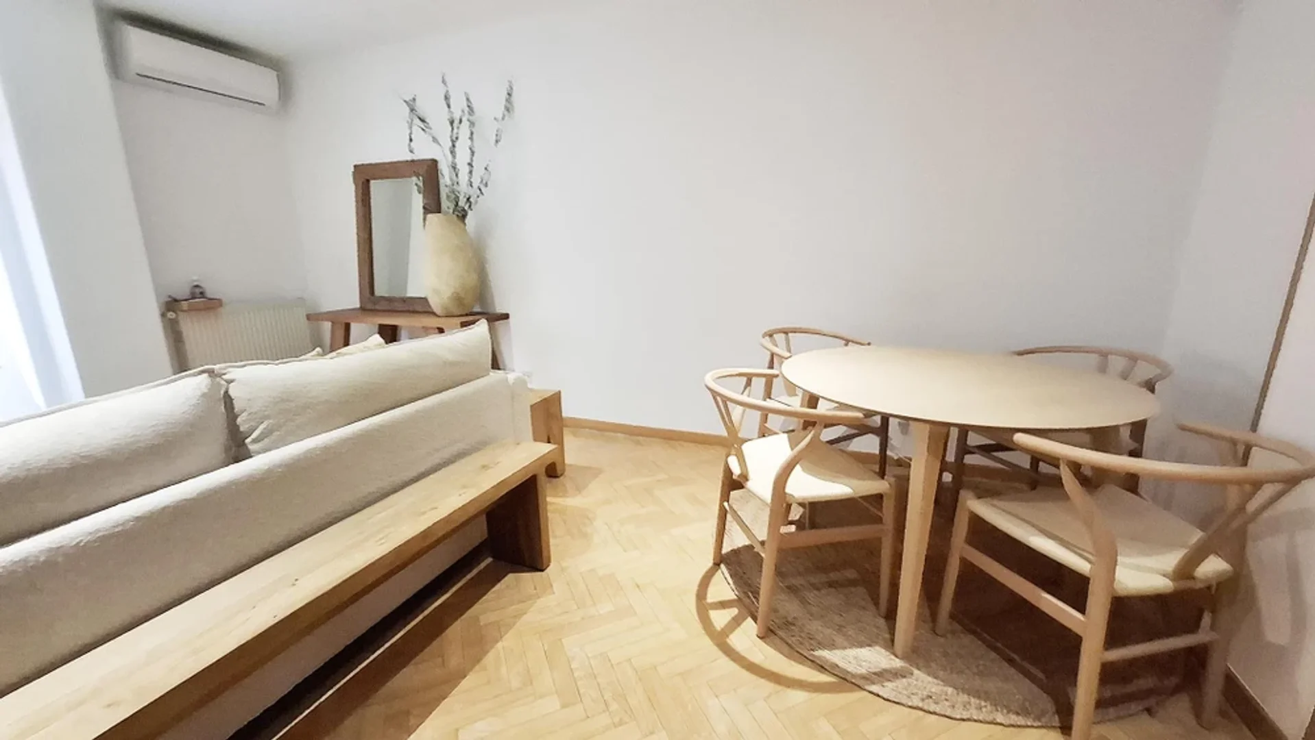 Chambre confortable pour étudiants disponible dans
