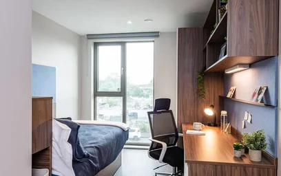 Quarto para alugar num apartamento partilhado em {area}