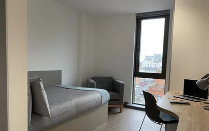 Quarto para alugar num apartamento partilhado em {area}