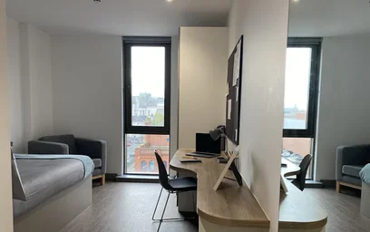 Quarto para alugar num apartamento partilhado em {area}