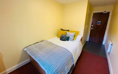 Privatzimmer im Wohnheim in der Longside Ln, Bradford BD7 1SA, United Kingdom, bild 2 von 29