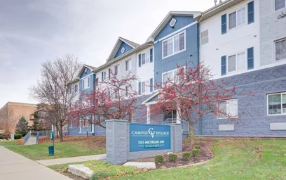Dairenin tamamı Ikamet yerinde konumu 1151 E Michigan Ave, East Lansing, MI 48823, USA, 23 38 görüntüsü
