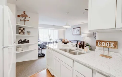 Dairenin tamamı Ikamet yerinde konumu 1151 E Michigan Ave, East Lansing, MI 48823, USA, 32 38 görüntüsü