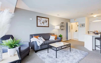 Dairenin tamamı Ikamet yerinde konumu 1151 E Michigan Ave, East Lansing, MI 48823, USA, 8 38 görüntüsü