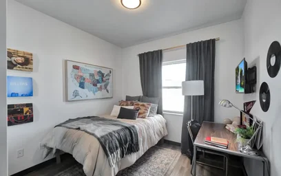 Dairenin tamamı Ikamet yerinde konumu 444 W College Ave, Tallahassee, FL 32301, United States, 14 49 görüntüsü