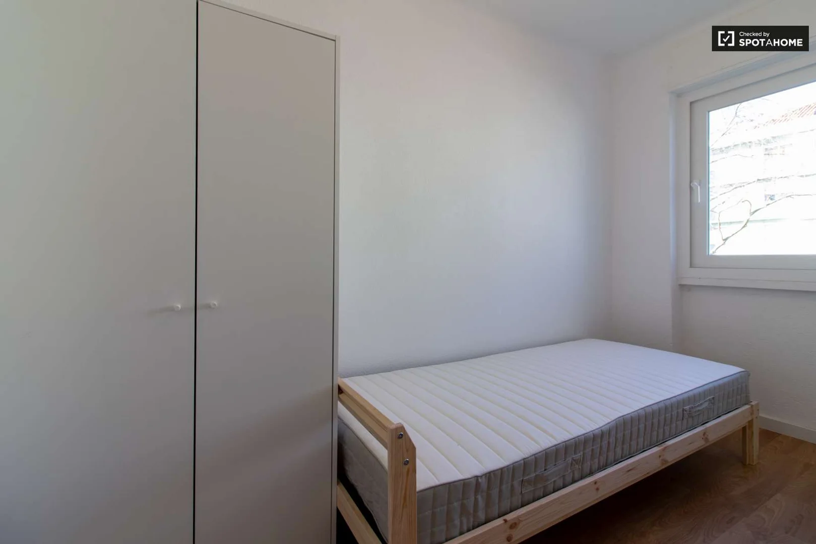 Chambre d'étudiant bon marché à proximité du campus dans
