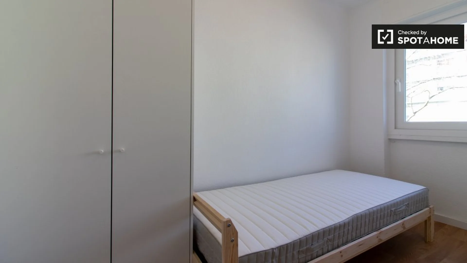 Chambre conviviale pour les étudiants dans avec des équipements modernes
